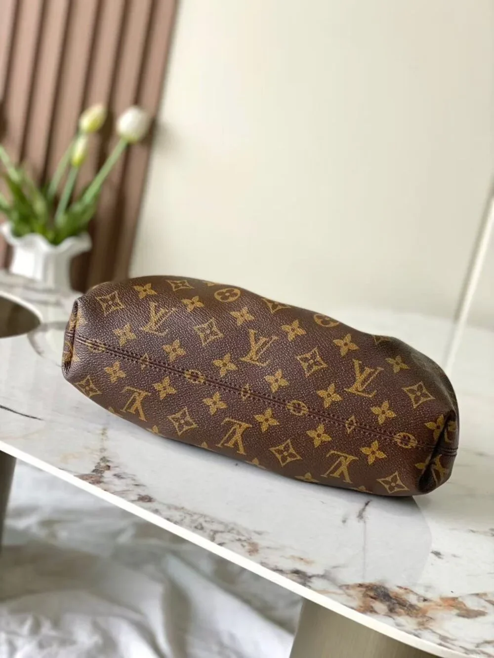 Classic Louis Vuitton Bag: A Stylish and Versatile Choice for Elegance